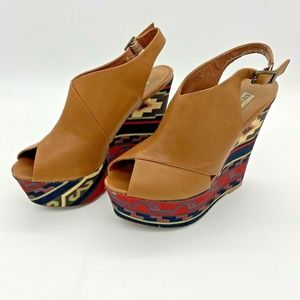 Steve Madden Woman’s Wedge Platform Shoes Tan Leather Aztec Pattern Heel Size 8